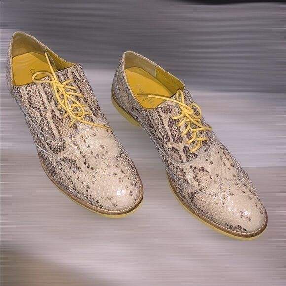 Cole Haan Shoes    - Picture 2 of 7